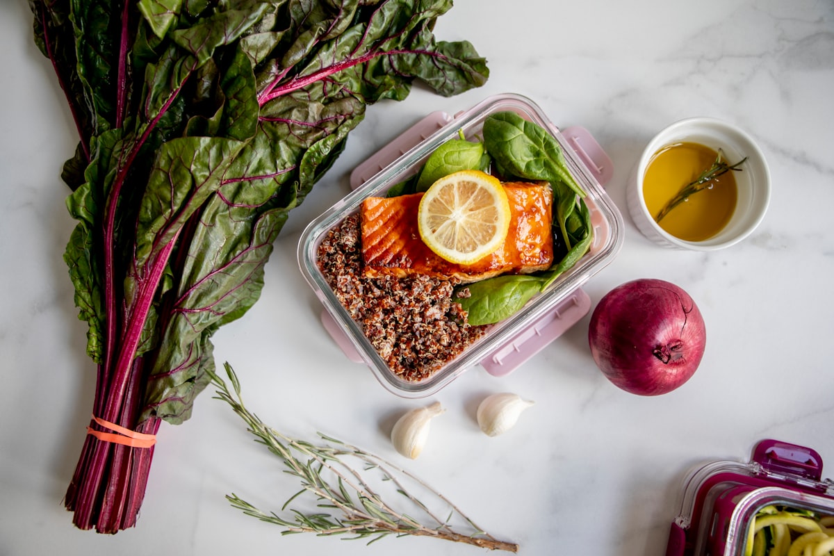 Article on eating out while staying healthy